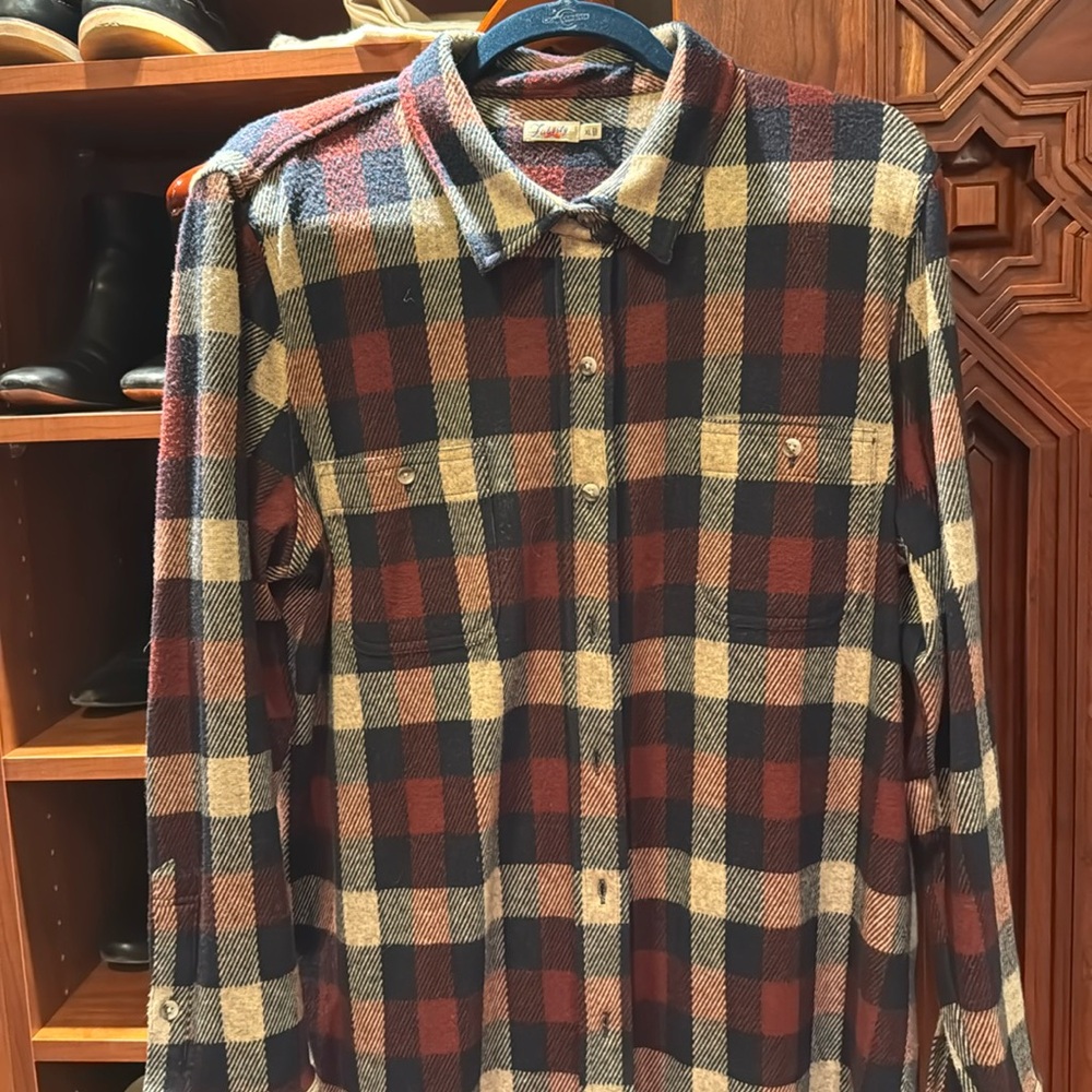 Faherty plaid legend sweater shirt. XL